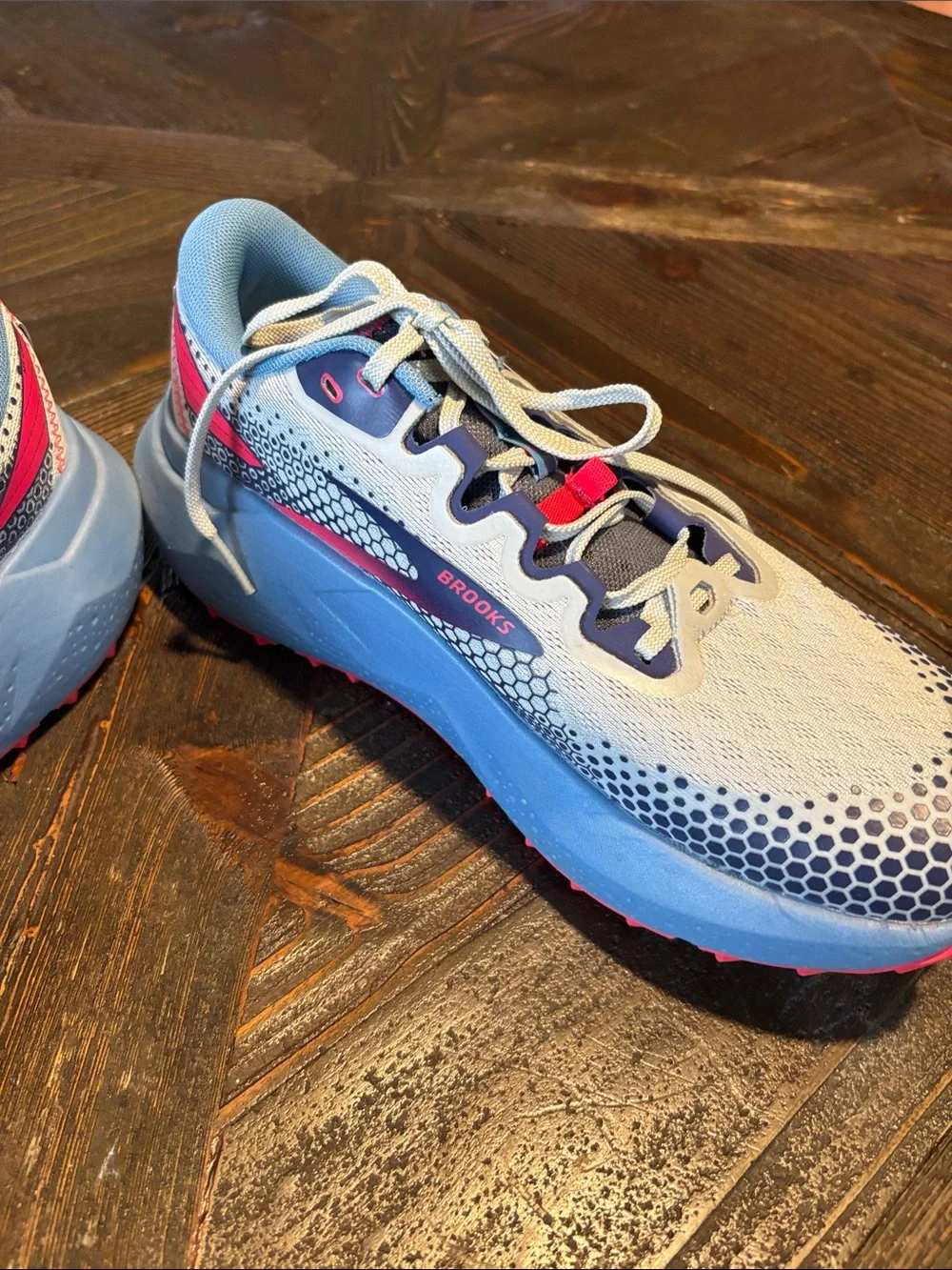 Brooks Caldera 6 Trail Women's Light Blue, White & Pink Shoes-NWOT or box